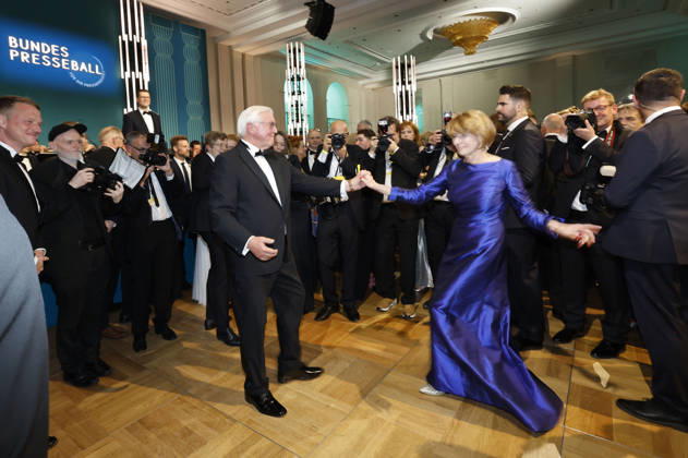 Frank-Walter Steinmeier mit Ehefrau Elke Büdenbender beim 73. Bundespresseball 2026 im Hotel Adlon Kempinski. Berlin, 17.04.2026
