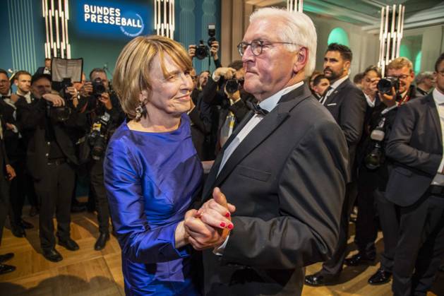 ABB PRESSEBALL- Bundespraesident Frank-Walter Steinmeier beim tanzen mit seiner Frau Elke Buedenbender blaues Abendkleid zu Gast auf dem 73.Bundespresseball im Hotel Adlon Kempinski am 17.04.2026 in Berlin