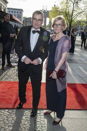 ABB PRESSEBALL- Stefan Kornelius mit Beleitung Frau zu Gast auf dem 73.Bundespresseball im Hotel Adlon Kempinski am 17.04.2026 in Berlin