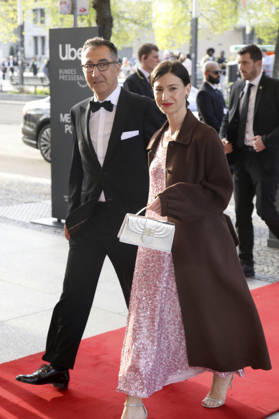 Cem Özdemir mit Ehefrau Flavia Zaka beim 73. Bundespresseball 2026 im Hotel Adlon Kempinski. Berlin, 17.04.2026