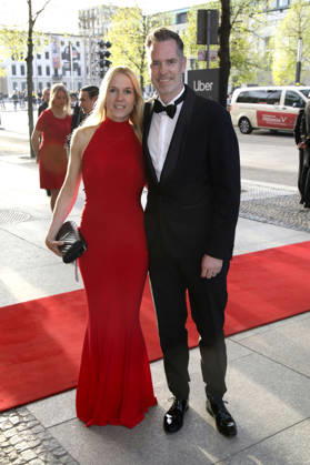 Christian Dürr mit Ehefrau Jennifer beim 73. Bundespresseball 2026 im Hotel Adlon Kempinski. Berlin, 17.04.2026