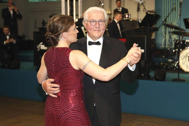 Regina Kramer und Frank-Walter Steinmeier beim 73. Bundespresseball 2026 im Hotel Adlon Kempinski. Berlin, 17.04.2026