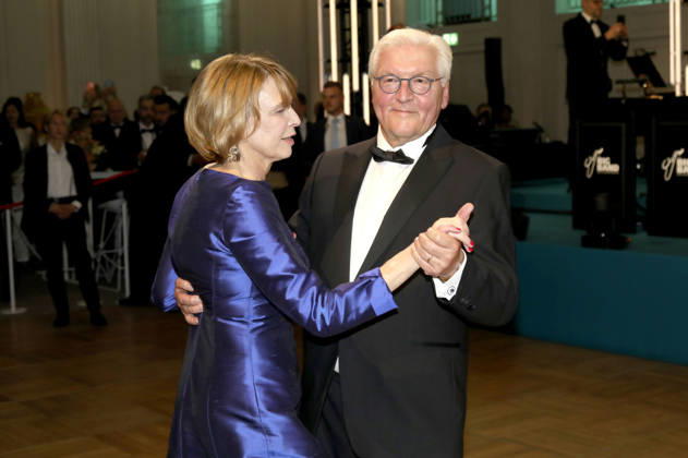 Frank-Walter Steinmeier mit Ehefrau Elke Büdenbender beim 73. Bundespresseball 2026 im Hotel Adlon Kempinski. Berlin, 17.04.2026