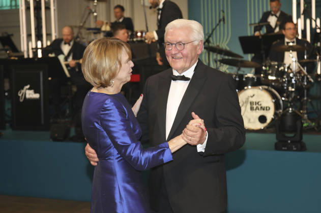 Frank-Walter Steinmeier mit Ehefrau Elke Büdenbender beim 73. Bundespresseball 2026 im Hotel Adlon Kempinski. Berlin, 17.04.2026