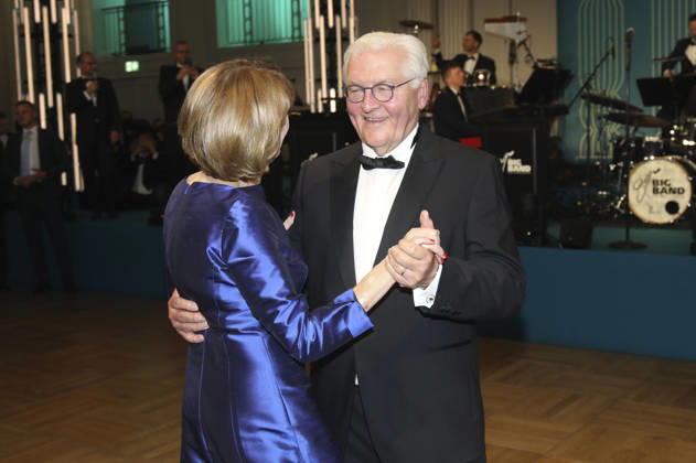 Frank-Walter Steinmeier mit Ehefrau Elke Büdenbender beim 73. Bundespresseball 2026 im Hotel Adlon Kempinski. Berlin, 17.04.2026