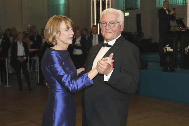 Frank-Walter Steinmeier mit Ehefrau Elke Büdenbender beim 73. Bundespresseball 2026 im Hotel Adlon Kempinski. Berlin, 17.04.2026