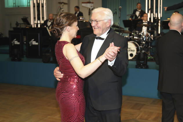 Regina Kramer und Frank-Walter Steinmeier beim 73. Bundespresseball 2026 im Hotel Adlon Kempinski. Berlin, 17.04.2026