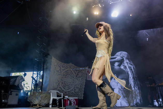 April 17, 2026, Indio, California, U.S: Singer SLAYYYTER (CATHERINE GRACE GARNER) during Coachella Valley Music and Arts Festival at Empire Polo Club in Indio, California Indio U.S  - ZUMAs135 20260417_zap_s135_001 Copyright: xDanielxDeSloverx