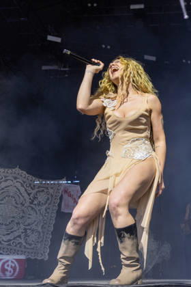 April 17, 2026, Indio, California, U.S: Singer SLAYYYTER (CATHERINE GRACE GARNER) during Coachella Valley Music and Arts Festival at Empire Polo Club in Indio, California Indio U.S  - ZUMAs135 20260417_zap_s135_017 Copyright: xDanielxDeSloverx