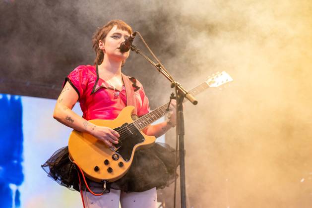 April 17, 2026, Indio, California, U.S: JULIE DAWSON of NewDad during Coachella Valley Music and Arts Festival at Empire Polo Club in Indio, California Indio U.S  - ZUMAs135 20260417_zap_s135_021 Copyright: xDanielxDeSloverx