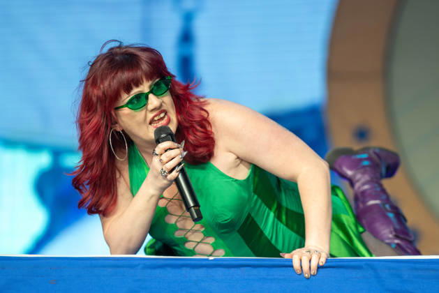 April 17, 2026, Indio, California, U.S: Singer CMAT (CIARA MARY-ALICE THOMPSON) during Coachella Valley Music and Arts Festival at Empire Polo Club in Indio, California Indio U.S  - ZUMAs135 20260417_zap_s135_097 Copyright: xDanielxDeSloverx
