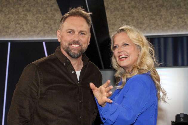 ABB TALKSHOW- Steven Gaetjen mit Barbara Schoeneberger Moderatoren der NDR Talkshow , aus dem NDR 3 Studio am 17.04.2026 in Hamburg