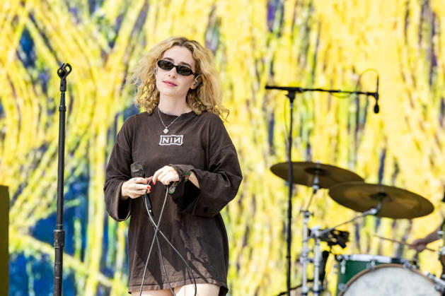 April 18, 2026, Indio, California, U.S: Musician BLONDSHELL (SABRINA MAE TEITELBAUM) during Coachella Valley Music and Arts Festival at Empire Polo Club in Indio, California Indio U.S  - ZUMAs135 20260418_zap_s135_069 Copyright: xDanielxDeSloverx
