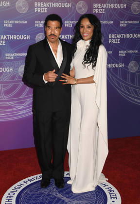 SANTA MONICA, CA - APRIL 18: Lionel Richie and Lisa Parigi at the 2026 Breakthrough Prize on April 18, 2026 at Barker Hangar in Santa Monica, California. Copyright: xJeffreyxMayer MediaPunchx