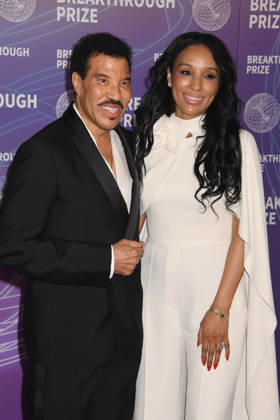 SANTA MONICA, CA - APRIL 18: Lionel Richie and Lisa Parigi at the 2026 Breakthrough Prize on April 18, 2026 at Barker Hangar in Santa Monica, California. Copyright: xJeffreyxMayer MediaPunchx