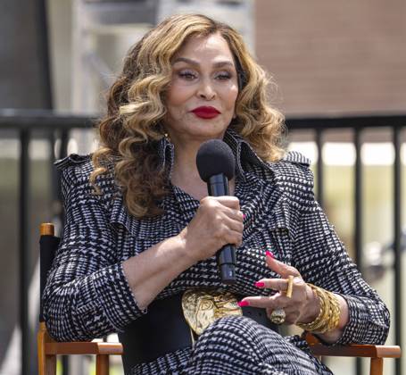 April 18, 2026 - Los Angeles, California, USA - TINA KNOWLES speaks at the 2026 Los Angeles Times Festival of Books on the campus of the University of Southern California. Los Angeles USA - ZUMAce6_ 20260418_zaf_ce6_001 Copyright: xBrianxCahnx