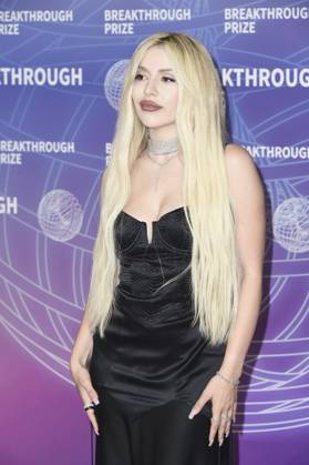Ava Max at arrivals for 12th Breakthrough Prize Ceremony, Barker Hangar, Santa Monica, CA, April 18, 2026. Photo By: Elizabeth Goodenough Everett Collection 12th Breakthrough Prize Ceremony PUBLICATIONXNOTxINxCANxCHNxFRAxITAxJPNxNORxPOLxRUSxESPxUKxUSA