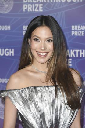 Eileen Gu at arrivals for 12th Breakthrough Prize Ceremony, Barker Hangar, Santa Monica, CA, April 18, 2026. Photo By: Elizabeth Goodenough Everett Collection 12th Breakthrough Prize Ceremony PUBLICATIONXNOTxINxCANxCHNxFRAxITAxJPNxNORxPOLxRUSxESPxUKxUSA