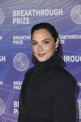 Gal Gadot at arrivals for 12th Breakthrough Prize Ceremony, Barker Hangar, Santa Monica, CA, April 18, 2026. Photo By: Elizabeth Goodenough Everett Collection 12th Breakthrough Prize Ceremony PUBLICATIONXNOTxINxCANxCHNxFRAxITAxJPNxNORxPOLxRUSxESPxUKxUSA