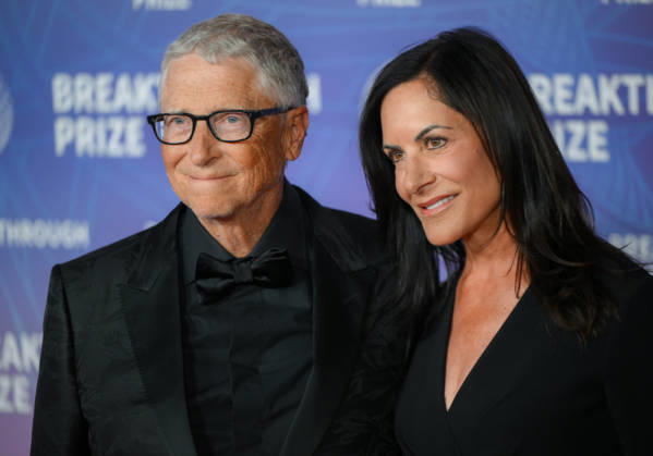 Breakthrough Prize Ceremony Red Carpet 2026 SANTA MONICA, CA - APRIL 18: Bill Gates and Paula Hurd attend the 12th Annual Breakthrough Prize Awards and Ceremony at Barker Hangar in Santa Monica of Los Angeles, California, United States on April 18, 2026. Tayfun Coskun Anadolu California United States. Editorial use only. Please get in touch for any other usage.  Copyright: x2026xAnadoluxTayfunxCoskunx