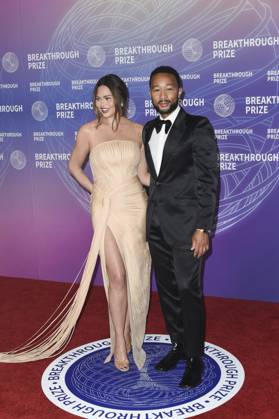 Chrissy Teigen, John Legend at arrivals for 12th Breakthrough Prize Ceremony - Part 2, Barker Hangar, Santa Monica, CA, April 18, 2026. Photo By: Elizabeth Goodenough Everett Collection 12th Breakthrough Prize Ceremony - Part 2 PUBLICATIONXNOTxINxCANxCHNxFRAxITAxJPNxNORxPOLxRUSxESPxUKxUSA