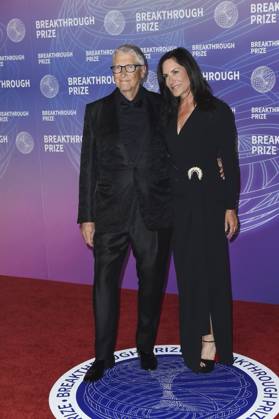 Bill Gates, Paula Hurd at arrivals for 12th Breakthrough Prize Ceremony - Part 2, Barker Hangar, Santa Monica, CA, April 18, 2026. Photo By: Elizabeth Goodenough Everett Collection 12th Breakthrough Prize Ceremony - Part 2 PUBLICATIONXNOTxINxCANxCHNxFRAxITAxJPNxNORxPOLxRUSxESPxUKxUSA