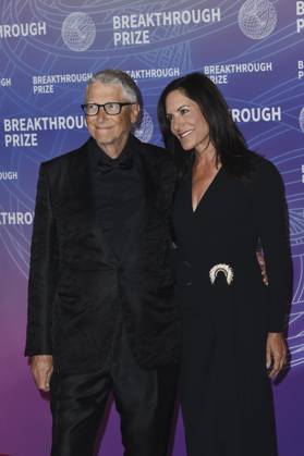 Bill Gates, Paula Hurd at arrivals for 12th Breakthrough Prize Ceremony - Part 2, Barker Hangar, Santa Monica, CA, April 18, 2026. Photo By: Elizabeth Goodenough Everett Collection 12th Breakthrough Prize Ceremony - Part 2 PUBLICATIONXNOTxINxCANxCHNxFRAxITAxJPNxNORxPOLxRUSxESPxUKxUSA