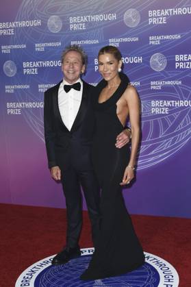 Brian Grazer, Veronica Smiley Grazer at arrivals for 12th Breakthrough Prize Ceremony - Part 2, Barker Hangar, Santa Monica, CA, April 18, 2026. Photo By: Elizabeth Goodenough Everett Collection 12th Breakthrough Prize Ceremony - Part 2 PUBLICATIONXNOTxINxCANxCHNxFRAxITAxJPNxNORxPOLxRUSxESPxUKxUSA