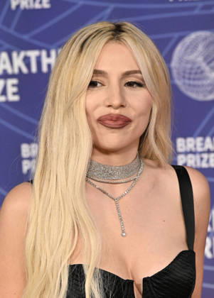 2026 Breakthrough Prize Ceremony Ava Max arriving to the 12th Breakthrough Prize Ceremony held at Barker Hangar on April 18, 2026 in Santa Monica, CA. Santa Monica Barker Hangar California USA Copyright: xStarbuck xAFF-USA.COMx