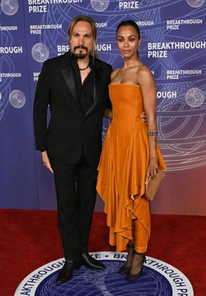 2026 Breakthrough Prize Ceremony Marco Perego and Zoe Saldana arriving to the 12th Breakthrough Prize Ceremony held at Barker Hangar on April 18, 2026 in Santa Monica, CA. Santa Monica Barker Hangar California USA Copyright: xStarbuck xAFF-USA.COMx