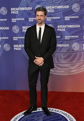 2026 Breakthrough Prize Ceremony Andy Muschietti arriving to the 12th Breakthrough Prize Ceremony held at Barker Hangar on April 18, 2026 in Santa Monica, CA. Santa Monica Barker Hangar California USA Copyright: xStarbuck xAFF-USA.COMx
