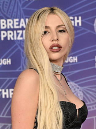 2026 Breakthrough Prize Ceremony Ava Max arriving to the 12th Breakthrough Prize Ceremony held at Barker Hangar on April 18, 2026 in Santa Monica, CA. Santa Monica Barker Hangar California USA Copyright: xStarbuck xAFF-USA.COMx