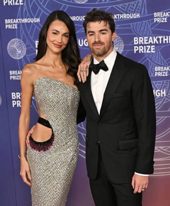 2026 Breakthrough Prize Ceremony Marianne Fonseca and Andrew Taggart arriving to the 12th Breakthrough Prize Ceremony held at Barker Hangar on April 18, 2026 in Santa Monica, CA. Santa Monica Barker Hangar California USA Copyright: xStarbuck xAFF-USA.COMx