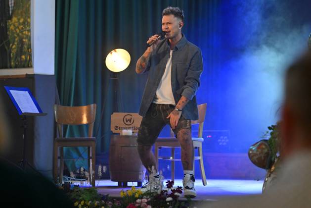 18.04.2026, Max Weidner™s Mia San Schlager 2.0, in der Festhalle Waldmünchen, Bayern, Deutschland (GER), im Bild: Max Weidner,