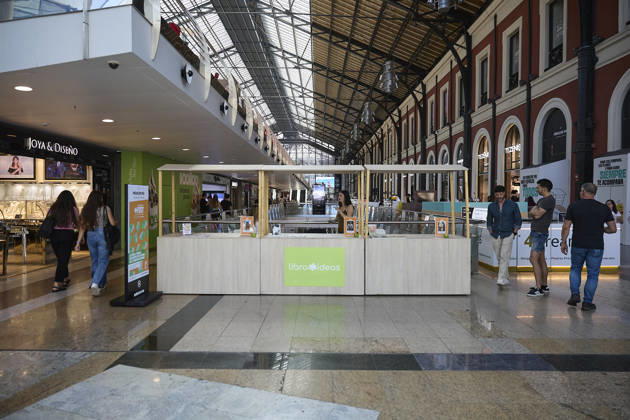 Book fair in Príncipe Pío Madrid Several people visit the Book Fair, in the Príncipe Pío shopping center, on April 19, 2026, Madrid Spain The Príncipe Pío shopping center celebrates Libro Ideas Fest, a fair that brings together some thirty writers and illustrators of different genres, from illustration and thrillers to poetry, romance novels, fantasy and childrens literature 19 APRIL 2026 Jesús Hellí Madrid Madrid Madrid Spain  Copyright: xJesusxHellinx 7452886