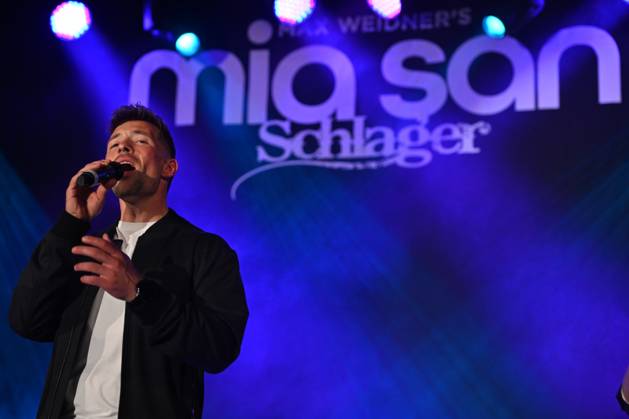 18.04.2026, Max Weidners Mia San Schlager 2.0, in der Festhalle Waldmünchen, Bayern, Deutschland (GER), im Bild: Ramon Roselly,