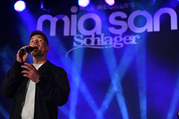 18.04.2026, Max Weidners Mia San Schlager 2.0, in der Festhalle Waldmünchen, Bayern, Deutschland (GER), im Bild: Ramon Roselly,