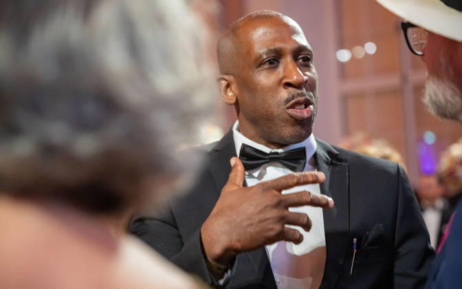 20260418 19. DAC Dancer against Cancer Ball WIEN, OESTERREICH - 18. APRIL: Soul-Saenger Steven Mathurin alias Jawara waehrend des Sektempfangs anlaesslich des 19. DaC Dancer against Cancer Galaballs in der Wiener Hofburg am 18. April 2026 in Wien, Oesterreich. 260418_SEPA_17_007 Copyright: xIsabellexOuvrardx SEPAxMedia