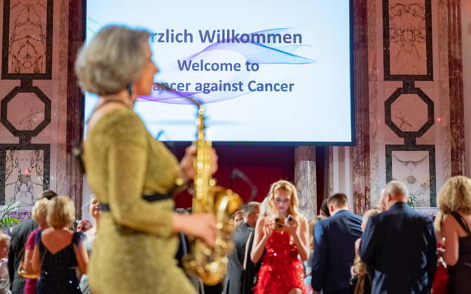 20260418 19. DAC Dancer against Cancer Ball WIEN, OESTERREICH - 18. APRIL: Musikerin, Saxophonistin, Saengerin, Komponistin und Bandleaderin SaxoLady Daniela Krammer waehrend des Sektempfangs anlaesslich des 19. DaC Dancer against Cancer Galaballs in der Wiener Hofburg am 18. April 2026 in Wien, Oesterreich. 260418_SEPA_17_018 Copyright: xIsabellexOuvrardx SEPAxMedia
