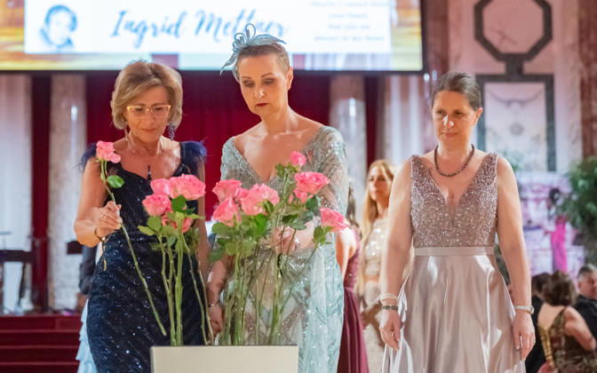 20260418 19. DAC Dancer against Cancer Ball WIEN, OESTERREICH - 18. APRIL: Msrtina Wimmer und Brustkrebs-Aktivistin, Autorin und MyAid 2022 (Krebs Klub Wiener Neustadt) Gewinnerin Claudia Altmann-Popischek waehrend der Memory Lane 2026 anlaesslich des 19. DaC Dancer against Cancer Galaballs in der Wiener Hofburg am 18. April 2026 in Wien, Oesterreich. 260418_SEPA_17_038 Copyright: xIsabellexOuvrardx SEPAxMedia