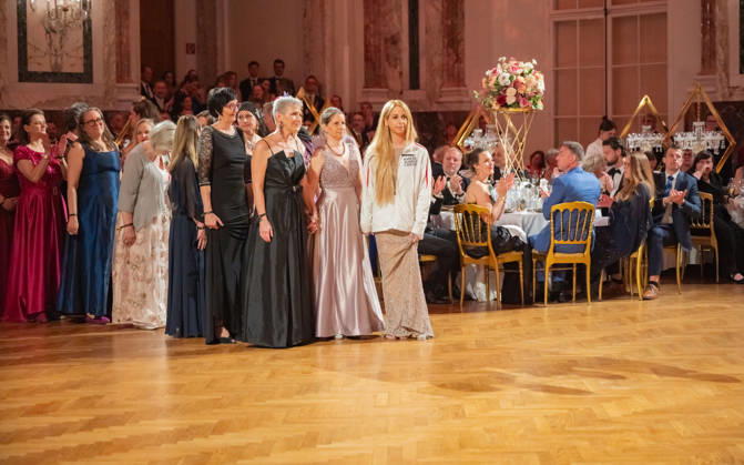 20260418 19. DAC Dancer against Cancer Ball WIEN, OESTERREICH - 18. APRIL:Ehrenrunde Krebsbetroffene waehrend des 19. DaC Dancer against Cancer Galaballs in der Wiener Hofburg am 18. April 2026 in Wien, Oesterreich. 260418_SEPA_17_074 Copyright: xIsabellexOuvrardx SEPAxMedia