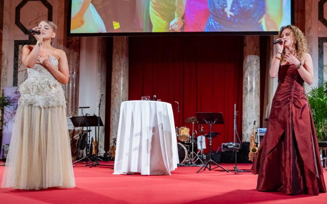 20260418 19. DAC Dancer against Cancer Ball WIEN, OESTERREICH - 18. APRIL: Musikerin und Saengerin des heurigen Dancer Against Cancer Liedes -Every Minute Counts- Stella Maria und Musikerin und Saengerin des heurigen Dancer Against Cancer Liedes -Every Minute Counts- Julie Faith waehrend des 19. DaC Dancer against Cancer Galaballs in der Wiener Hofburg am 18. April 2026 in Wien, Oesterreich. 260418_SEPA_17_080 Copyright: xIsabellexOuvrardx SEPAxMedia