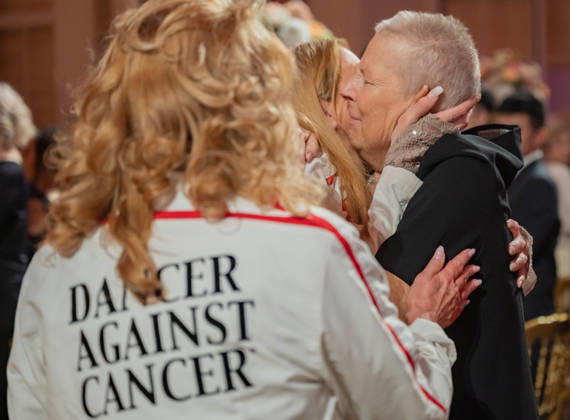 20260418 19. DAC Dancer against Cancer Ball WIEN, OESTERREICH - 18. APRIL: Tanzschulbesitzerin, Profitaenzerin und DAC-Dancer against Cancer Obfrau und Gruenderin Yvonne Rueff und Fachaerztin, ehemalige Gesundheits- und Familienministerin, MAYAID Preistraegin 2026 und Testimonial des Kalenders Andrea Kdolsky waehrend der Verleihung des MAYAID 2026 Awards anlaesslich des 19. DaC Dancer against Cancer Galaballs in der Wiener Hofburg am 18. April 2026 in Wien, Oesterreich. 260418_SEPA_17_088 Copyright: xIsabellexOuvrardx SEPAxMedia