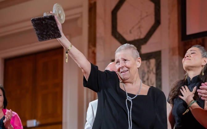 20260418 19. DAC Dancer against Cancer Ball WIEN, OESTERREICH - 18. APRIL: Fachaerztin, ehemalige Gesundheits- und Familienministerin, MAYAID Preistraegin 2026 und Testimonial des Kalenders Andrea Kdolsky waehrend der Preisverleihung des MyAid Awards 2026 anlaesslich des 19. DaC Dancer against Cancer Galaballs in der Wiener Hofburg am 18. April 2026 in Wien, Oesterreich. 260418_SEPA_17_095 Copyright: xIsabellexOuvrardx SEPAxMedia