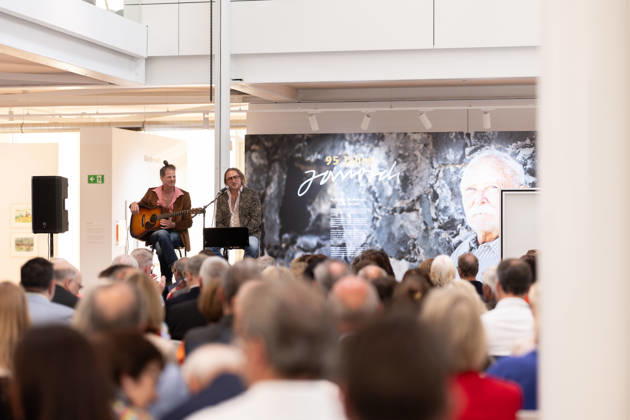 Tuebingen, NKT Charity Auktion fuer Kinder - zugunsten des Bewegt Euch e.V., 18.04.2026 Der deutsche Musiker Dieter Thomas Kuhn eroeffnet die Auktion