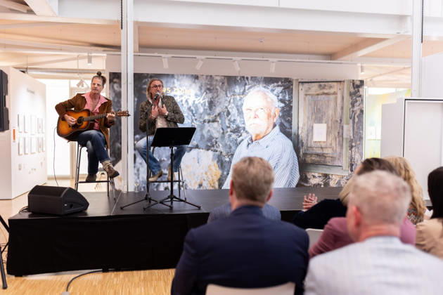 Tuebingen, NKT Charity Auktion fuer Kinder - zugunsten des Bewegt Euch e.V., 18.04.2026 Der deutsche Musiker Dieter Thomas Kuhn eroeffnet die Auktion