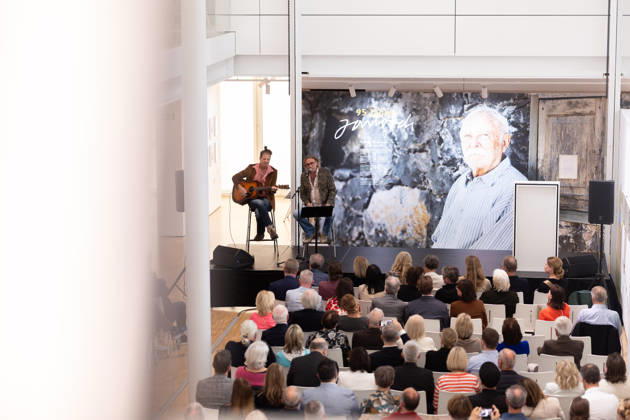 Tuebingen, NKT Charity Auktion fuer Kinder - zugunsten des Bewegt Euch e.V., 18.04.2026 Der deutsche Musiker Dieter Thomas Kuhn eroeffnet die Auktion