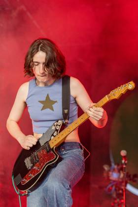 April 18, 2026, Indio, California, U.S: EMILY GREEN of Geese during Coachella Valley Music and Arts Festival at Empire Polo Club in Indio, California Indio U.S  - ZUMAs135 20260418_zap_s135_201 Copyright: xDanielxDeSloverx