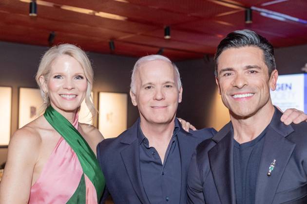 April 19, 2026, Bronx, New York, USA: Kelli O Hara, Scott Ellis and Mark Consuelos attend Opening Night of Fallen Angels on Broadway at Todd Haimes Theatre in New York, NY on April 19, 2026. Bronx USA  - ZUMAr339 20260419_znp_r339_121 Copyright: xLevxRadinx