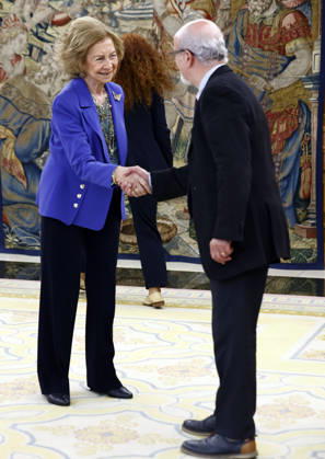 Queen Sofia receives in audience a representation of the Asociación Visión y Vida Queen Sofia during the audience with a representation of the Asociación Visión y Vida on the occasion of its 70th anniversary, at the Zarzuela Palace, on April 20, 2026, in Madrid Spain Visión y Vida was created in 1955 with the objective of procuring the best for the vision of the citizens in an altruistic way by informing, educating, advising and recommending with the doctors within their reach and in all social and professional sectors FAMOUS AUDIENCE ASSOCIATION ANNIVERSARY Antonio Gutié Madrid Madrid Spain  Copyright: xAntonioxGutiÃ rrezx 7454370